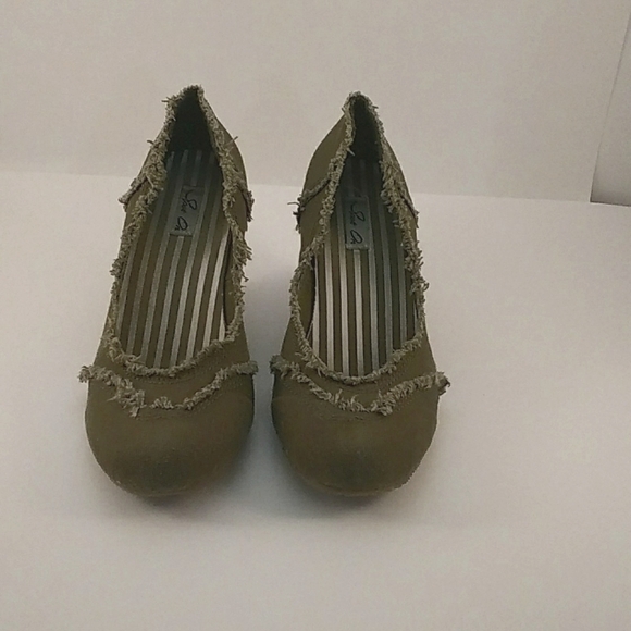 Spot On Gloria- 4 Women's Size 8.5 Canvas Green Stacked Wedge Heels. - Picture 2 of 12